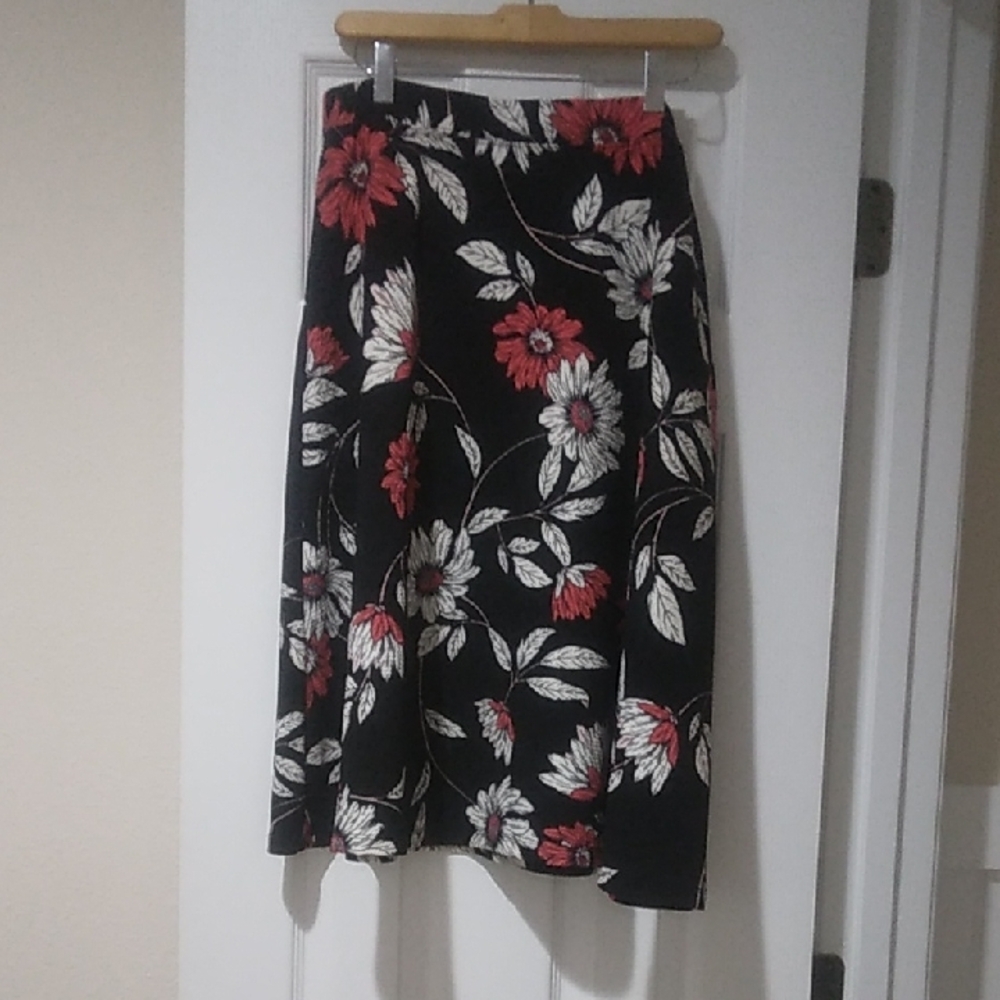 Liz Claiborne Black and Red A-Line Midi Skirt